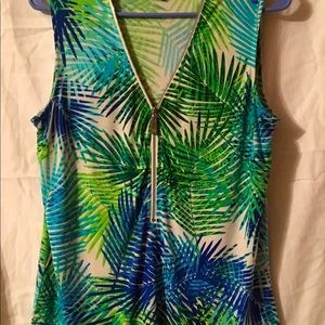 🤑 5/$20 Chaus New York sleeveless top.